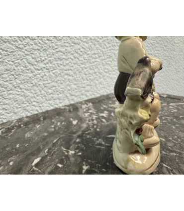 Статуэтка «Мальчик и скрипка»