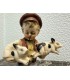 Статуэтка «Мальчик с поросятами"