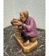 Статуэтка "Крестьянин, пьющий воду из ковша"