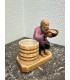 Статуэтка "Крестьянин, пьющий воду из ковша"