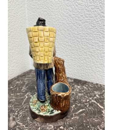 Статуэтка "Мужик с корзинкой"