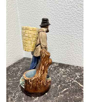 Статуэтка "Мужик с корзинкой"