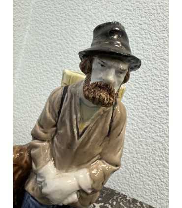 Статуэтка "Мужик с корзинкой"