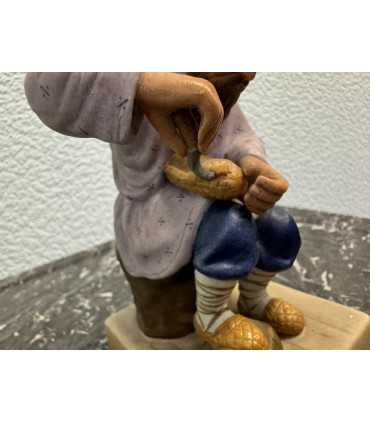 Статуэтка "ЛАПОТНИК"