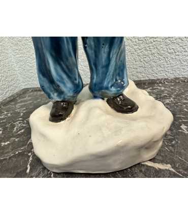 Статуэтка "Мальчик со снежком"