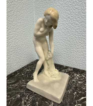 Девушка обнаженная