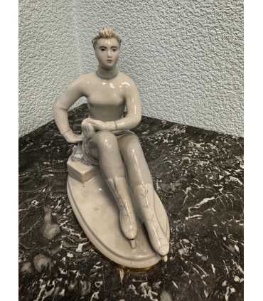 Статуэтка "Фигуристка-физкультурница"