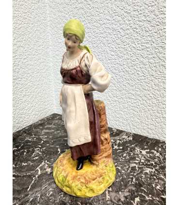 Статуэтка"Крестьянка"
