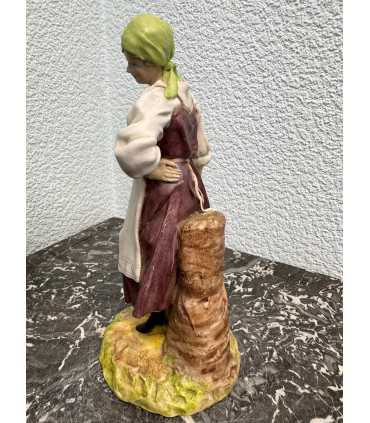 Статуэтка"Крестьянка"