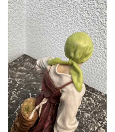 Статуэтка"Крестьянка"