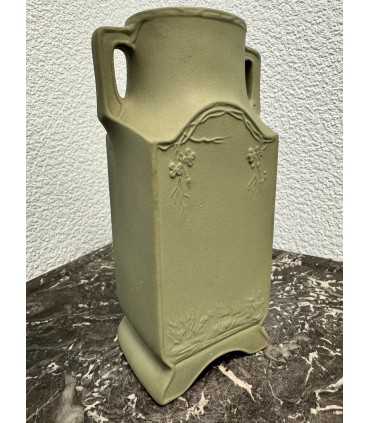 Ваза оригинальной формы