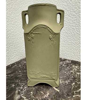 Ваза оригинальной формы