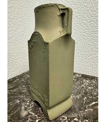 Ваза оригинальной формы