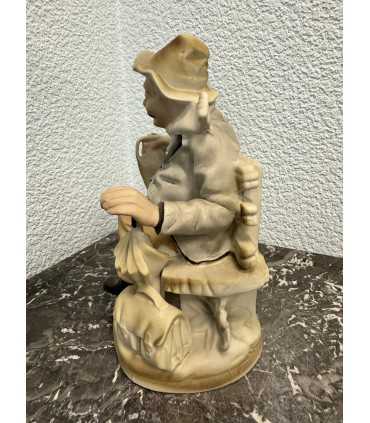 Статуэтка "Мужчина на отдыхе"