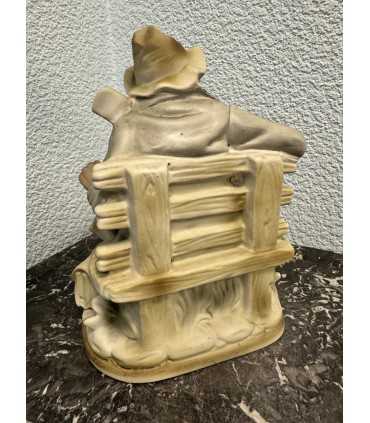 Статуэтка "Мужчина на отдыхе"