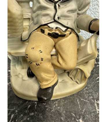 Статуэтка "Мужчина на отдыхе"