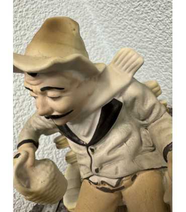 Статуэтка "Мужчина на отдыхе"