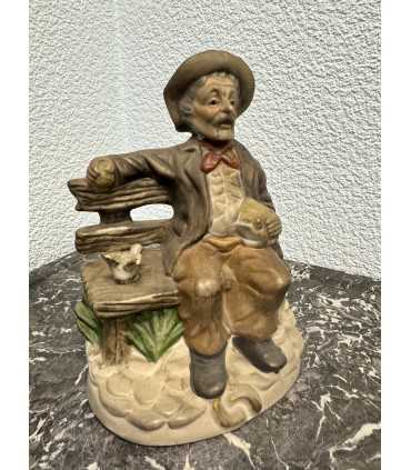 Статуэтка "Мужчина на отдыхе"
