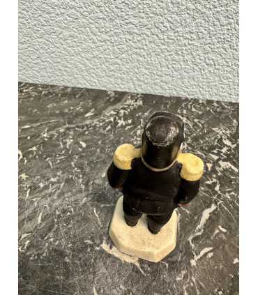 Фигурка полицейского