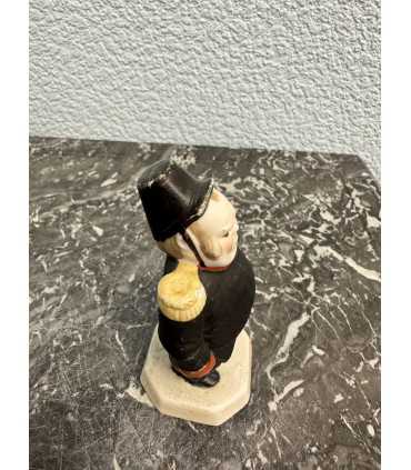 Фигурка полицейского