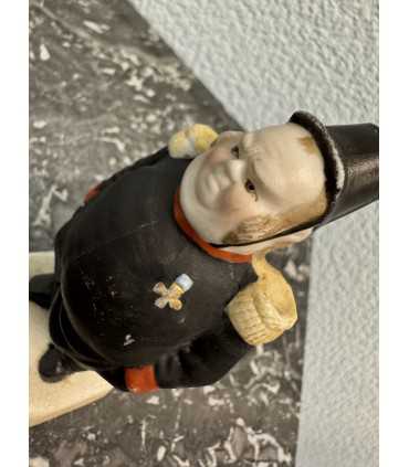 Фигурка полицейского