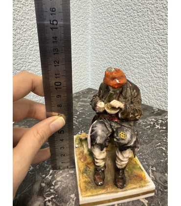 Статуэтка "Бездомный"