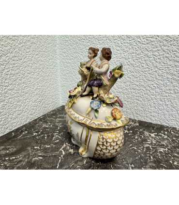 Шкатулка "Дети в цветах"