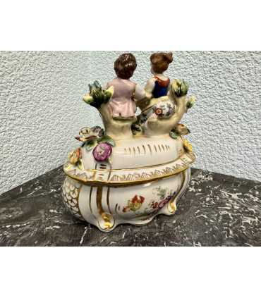 Шкатулка "Дети в цветах"