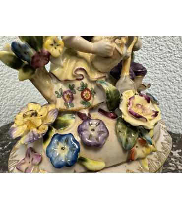 Шкатулка "Дети в цветах"