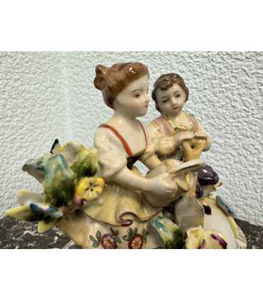 Шкатулка "Дети в цветах"