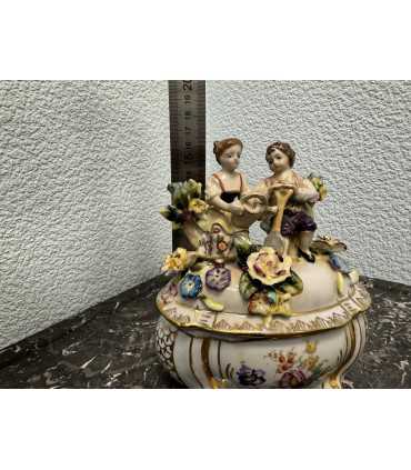 Шкатулка "Дети в цветах"