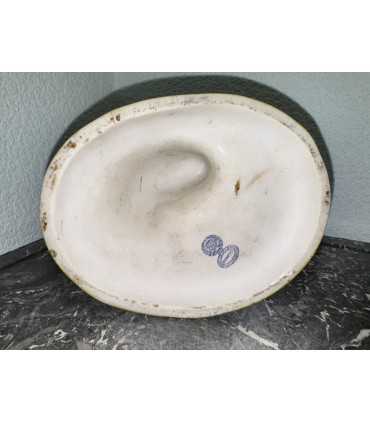 Статуэтка "Крестьянка с ребенком, поднимающая пьяного мужа"