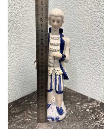 Статуэтка "Кавалер"