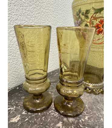 Кувшин и два стакана