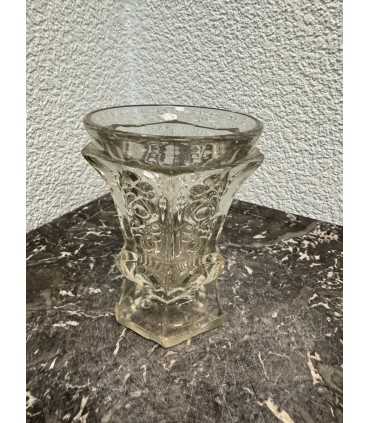 Стакан на ножке