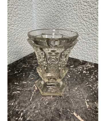 Стакан на ножке