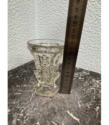 Стакан на ножке