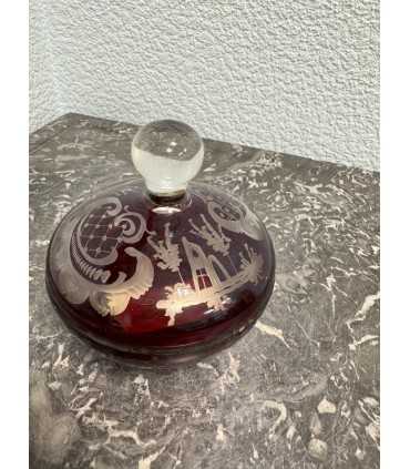 Емкость рубинового стекла