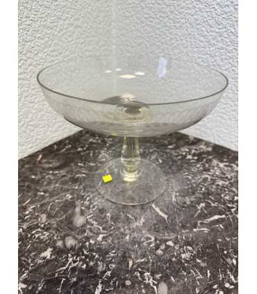 Конфетница на ножке