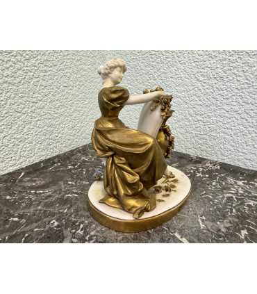 Статуэтка "Богиня с цветами"