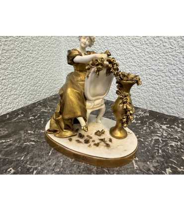 Статуэтка "Богиня с цветами"