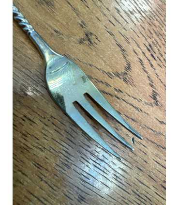 Вилка десертная