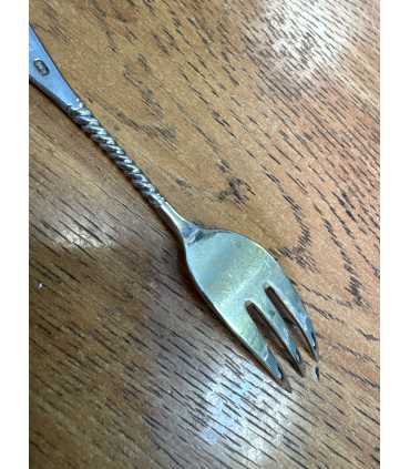 Вилка десертная