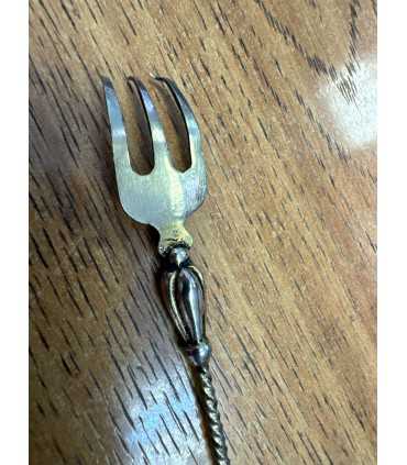 Вилка десертная