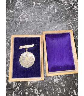 Знак за заслуги общества женщин патриоток Японии