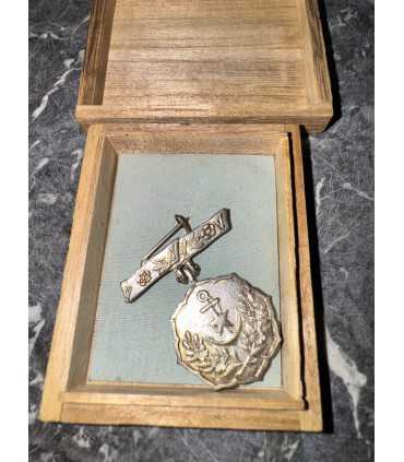 Знак за заслуги общества женщин патриоток Японии