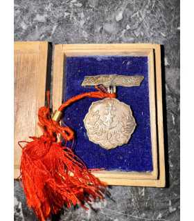 Знак за заслуги общества женщин патриоток Японии