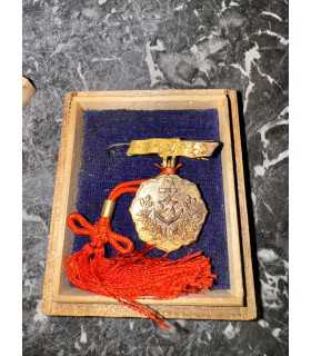 Знак за заслуги общества женщин патриоток Японии