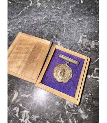 Знак за заслуги общества женщин патриоток Японии