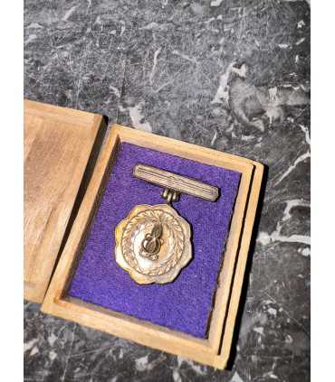 Знак за заслуги общества женщин патриоток Японии